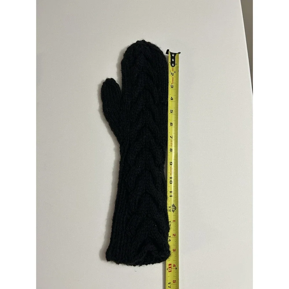 The Unbranded Brand handmade cable‑knit